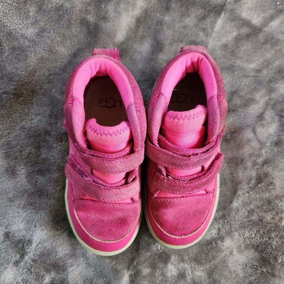 UGG shoes for a Toddler Girl Size 9 - Picture 2 of 7